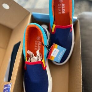 Aldi canvas slip on sneakers Women’s Sz 8